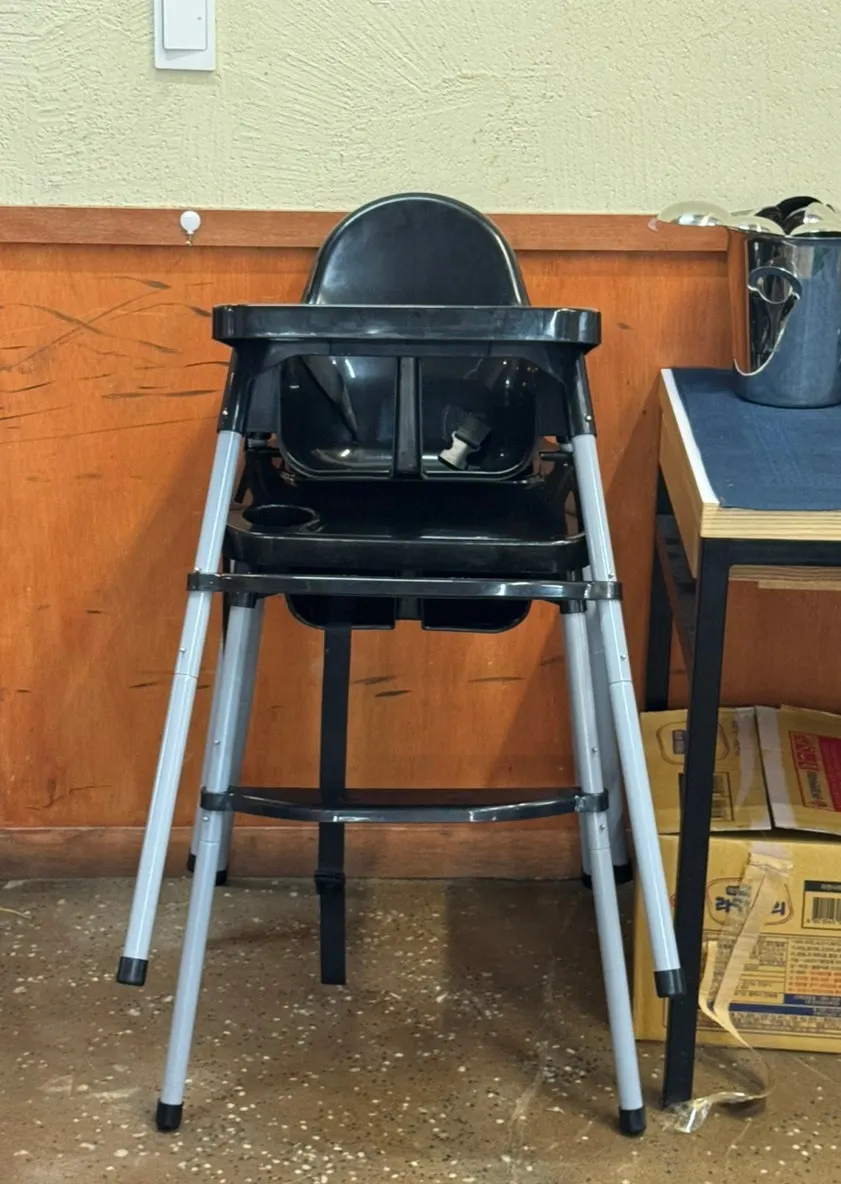 Coat hangers and aprons provided in the restaurant