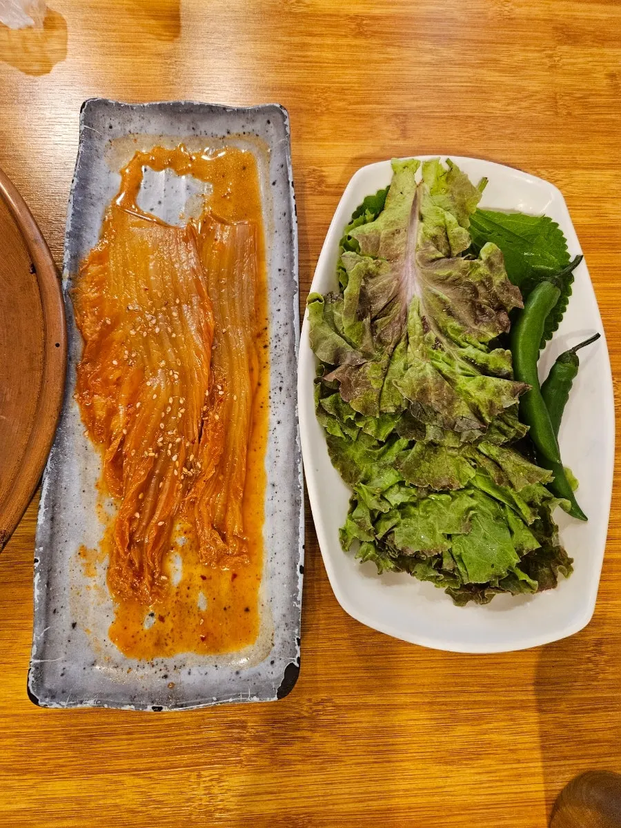 제주본참숯불갈비 반찬 클로즈업