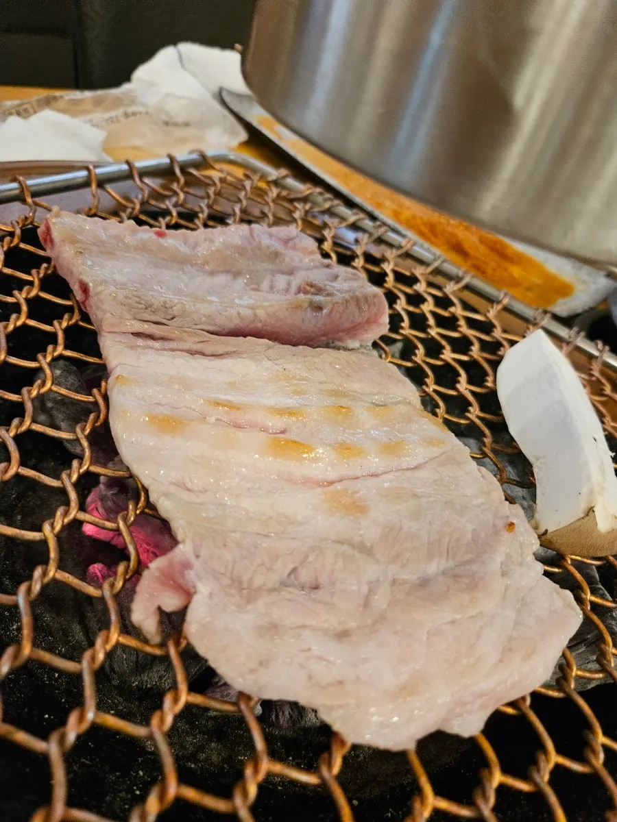 고기 먹기 전 차려진 상차림
