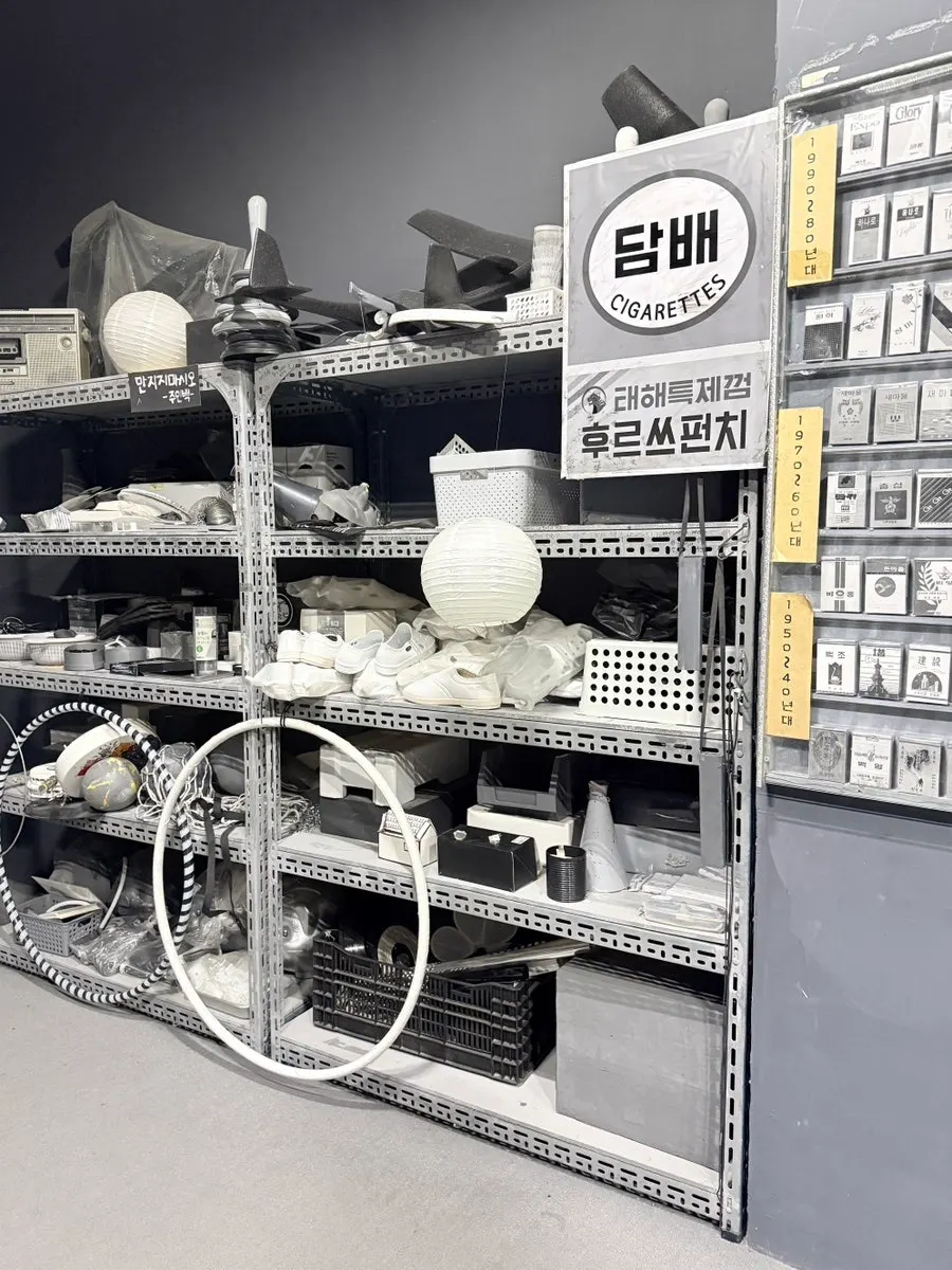 Black-and-white supermarket exhibition space