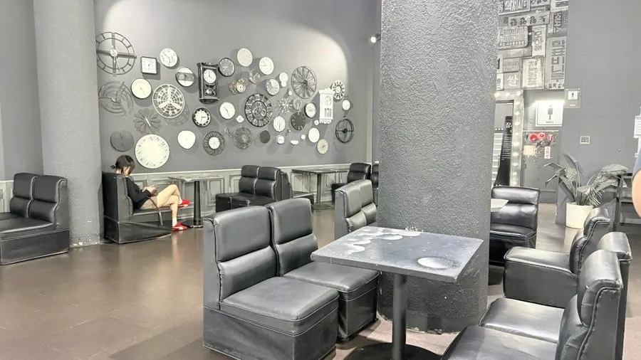 Nohyeong General Store black-and-white concept space
