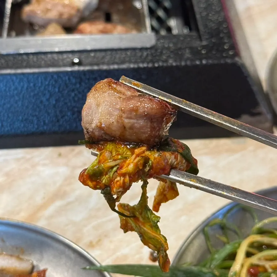 Enjoying Pork80 black pork together with side dishes