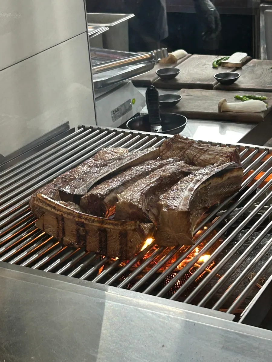 Daging dipanggang di atas api