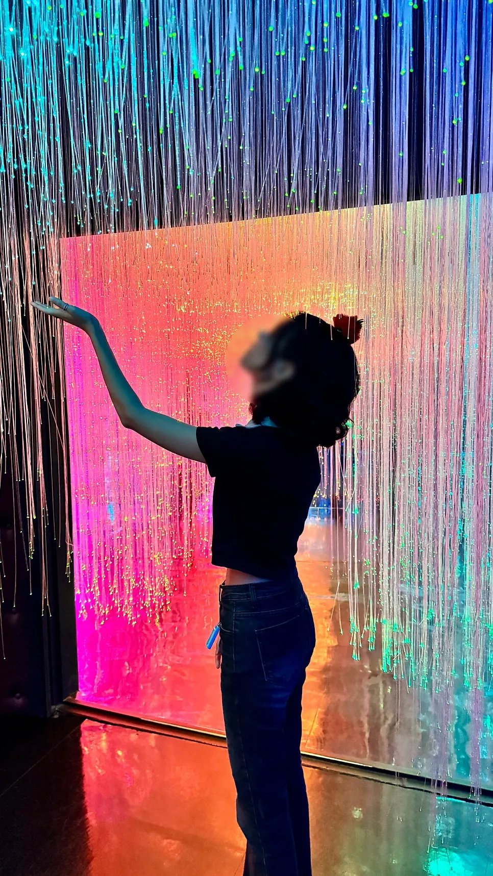 Door opening after the color-sucking effect