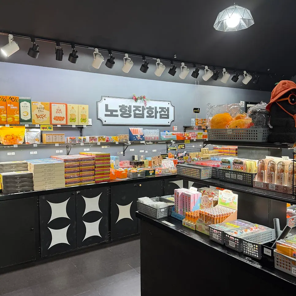 Table seating at Nohyeong Dabang