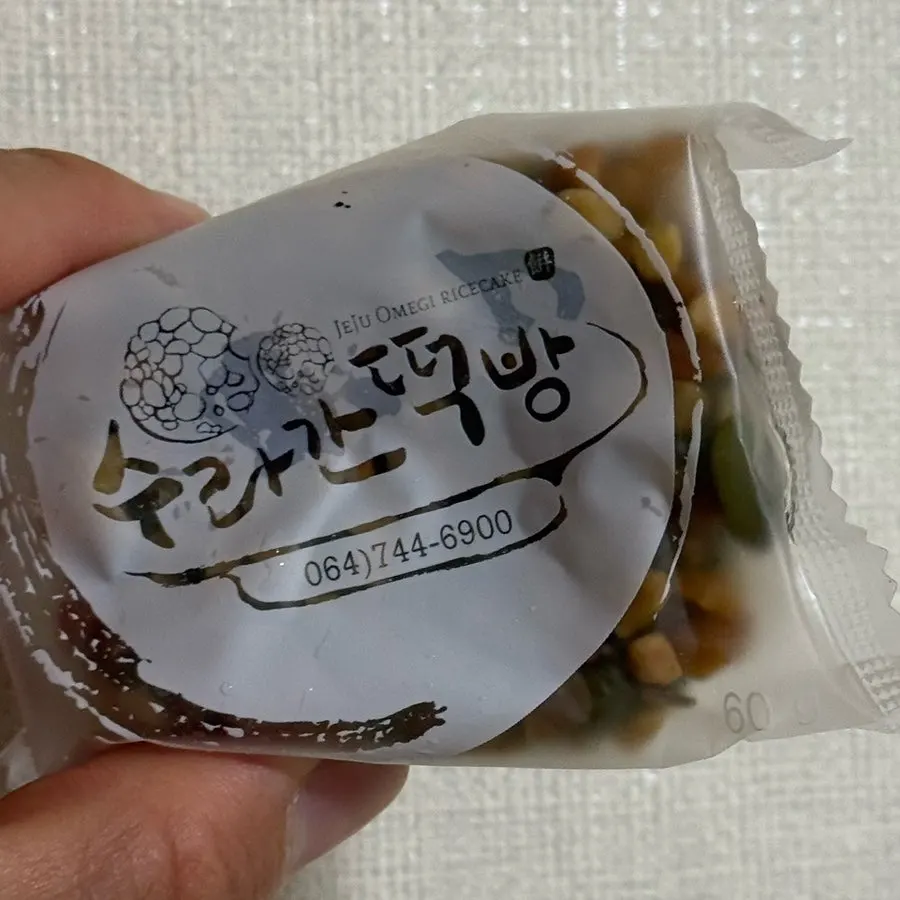 팥을 통째로 묻힌 팥 오메기떡