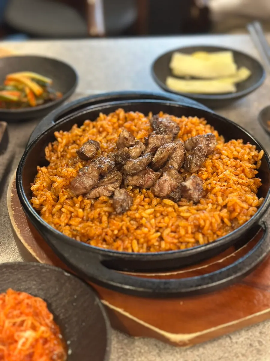 소스에 찍은 우대갈비