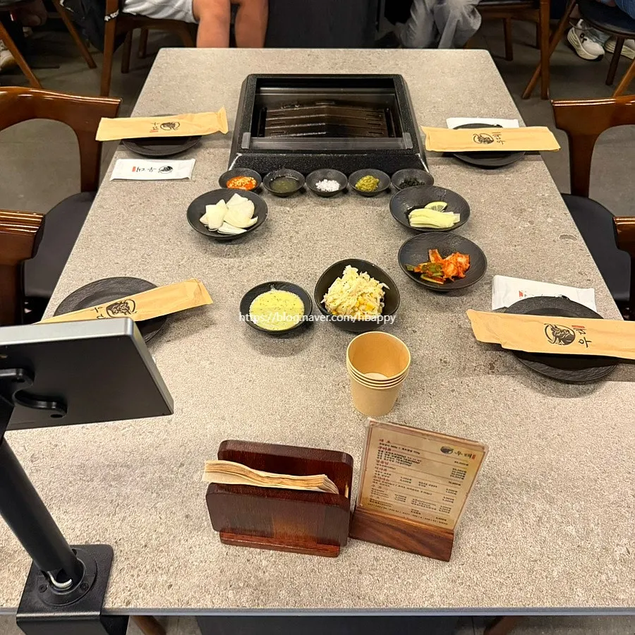Sign explaining straw-fire smoked udae galbi