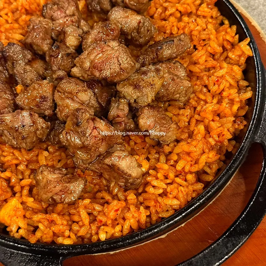 Kkakdugi fried rice topped with meat from the bone