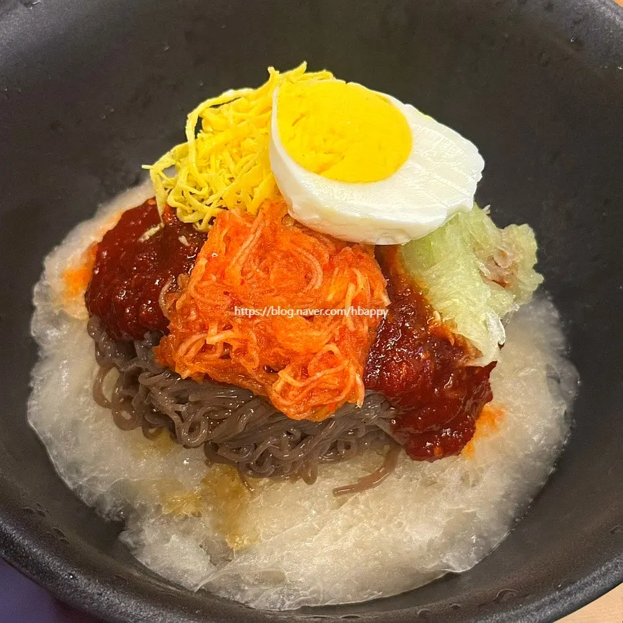 Fried rice topped with mayo sauce