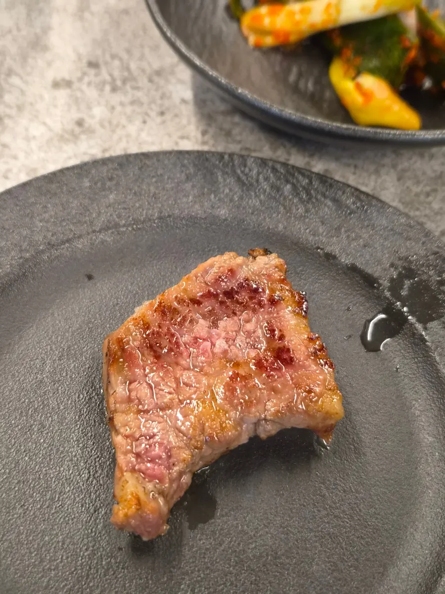 말돈소금에 찍어 먹는 우대갈비