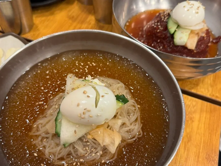교체한 불판에 다시 굽는 돼지갈비