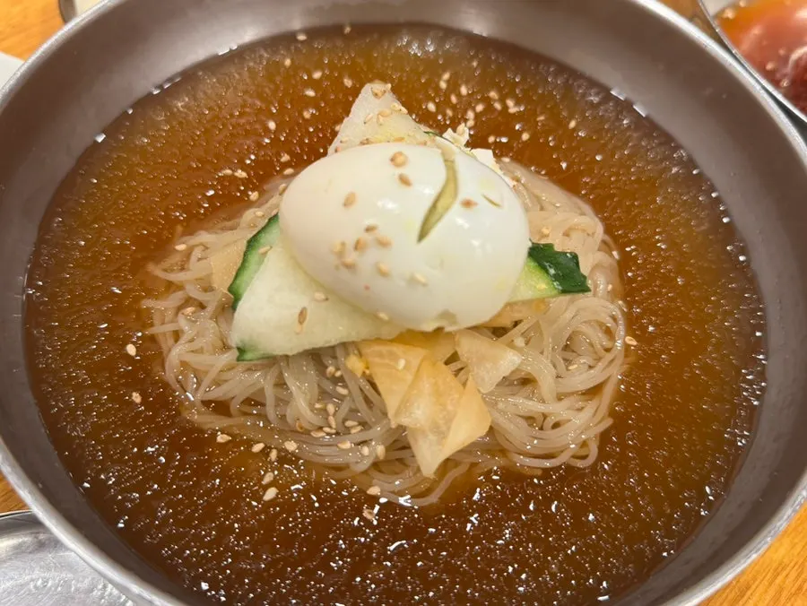 식사로 주문한 물냉면