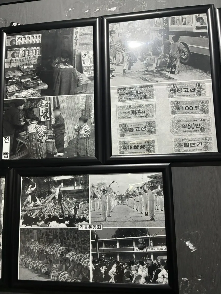 Old photo materials on the staircase wall