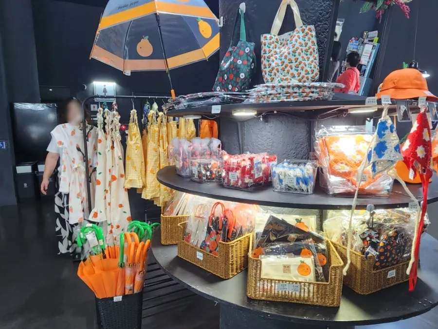 Small item corner at Nohyeong Jotpumjeom