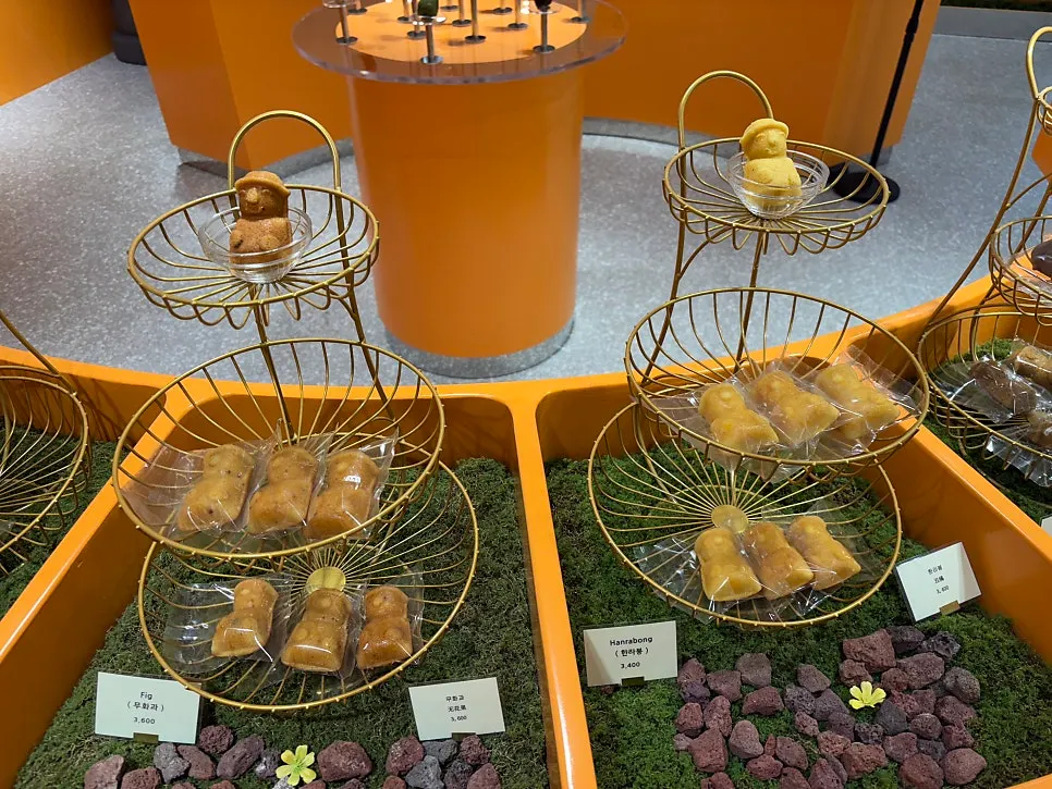 Naturally thawed Harubangne madeleine ready to eat