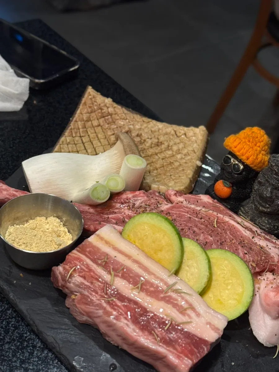 Black pork cuts in the Signature BBQ A Set