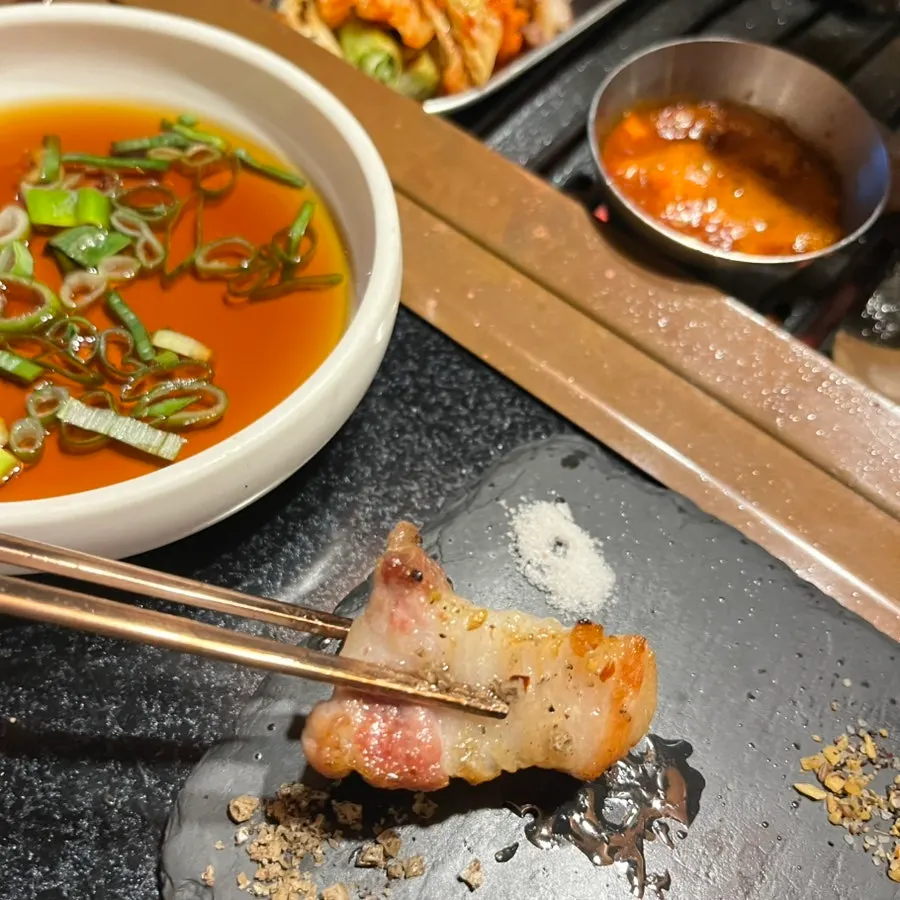 반찬과 함께 먹은 고기 조합