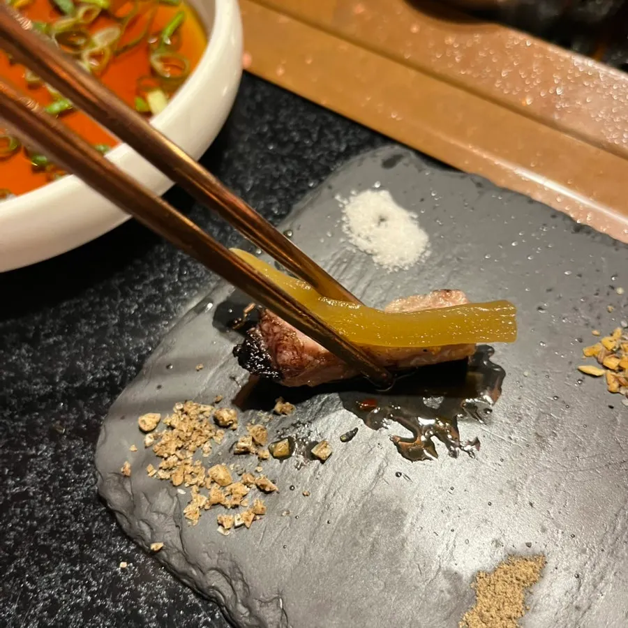 한 점 크기가 적당한 돼지고기