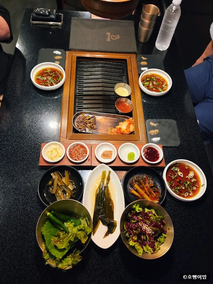 주문한 흑돼지 숄더랙 생고기 접시