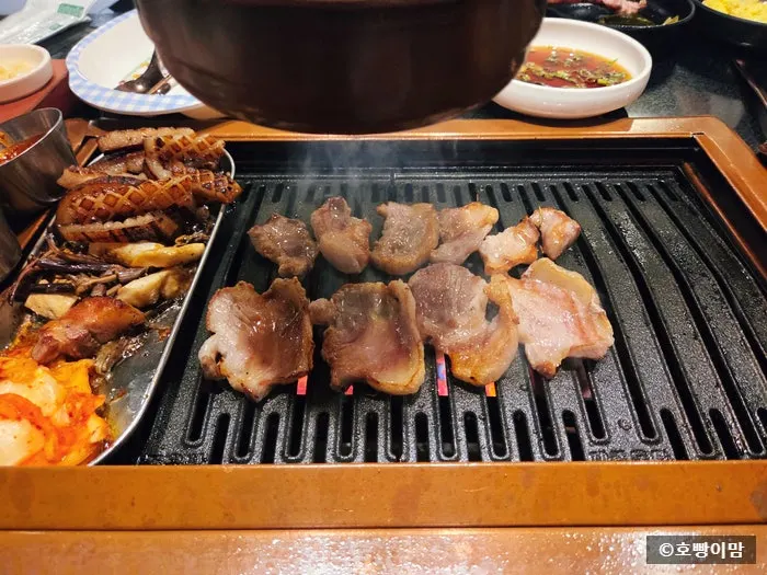 다 구워진 가브리살 한 접시