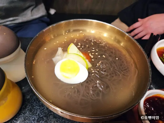 식사 마무리로 즐긴 볶음밥과 냉면 상차림