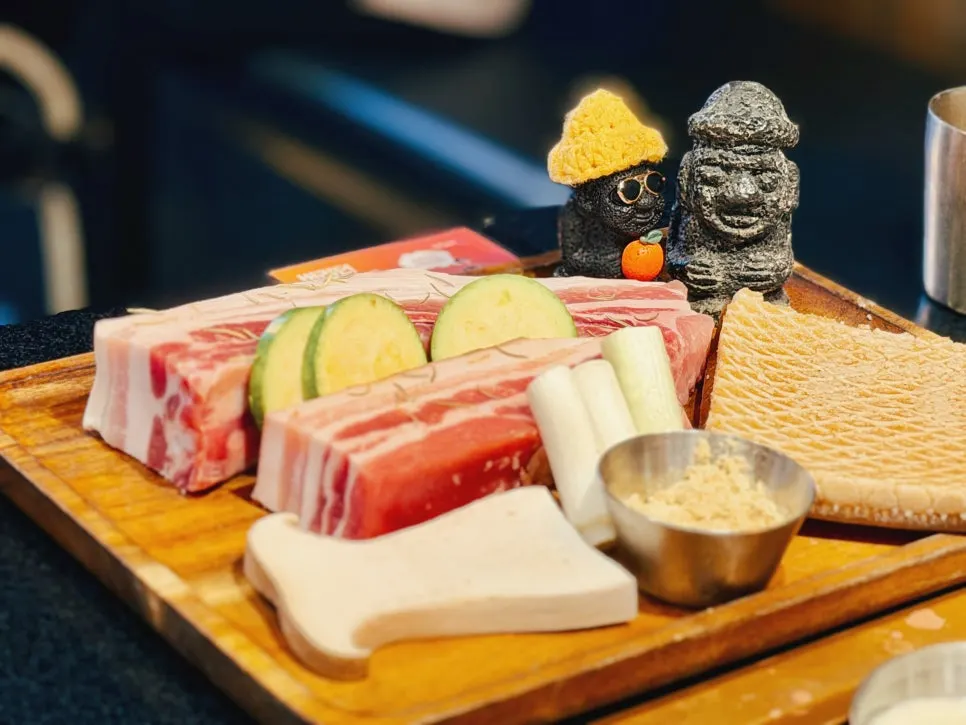 Table setting of the Signature BBQ Set for 2-3 people at Jeju Oktop
