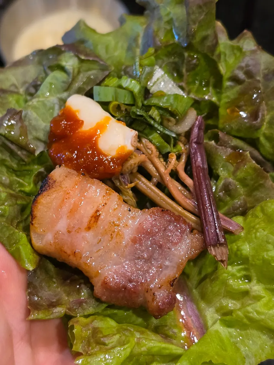 Fully grilled bonsamgyeop with accompaniments