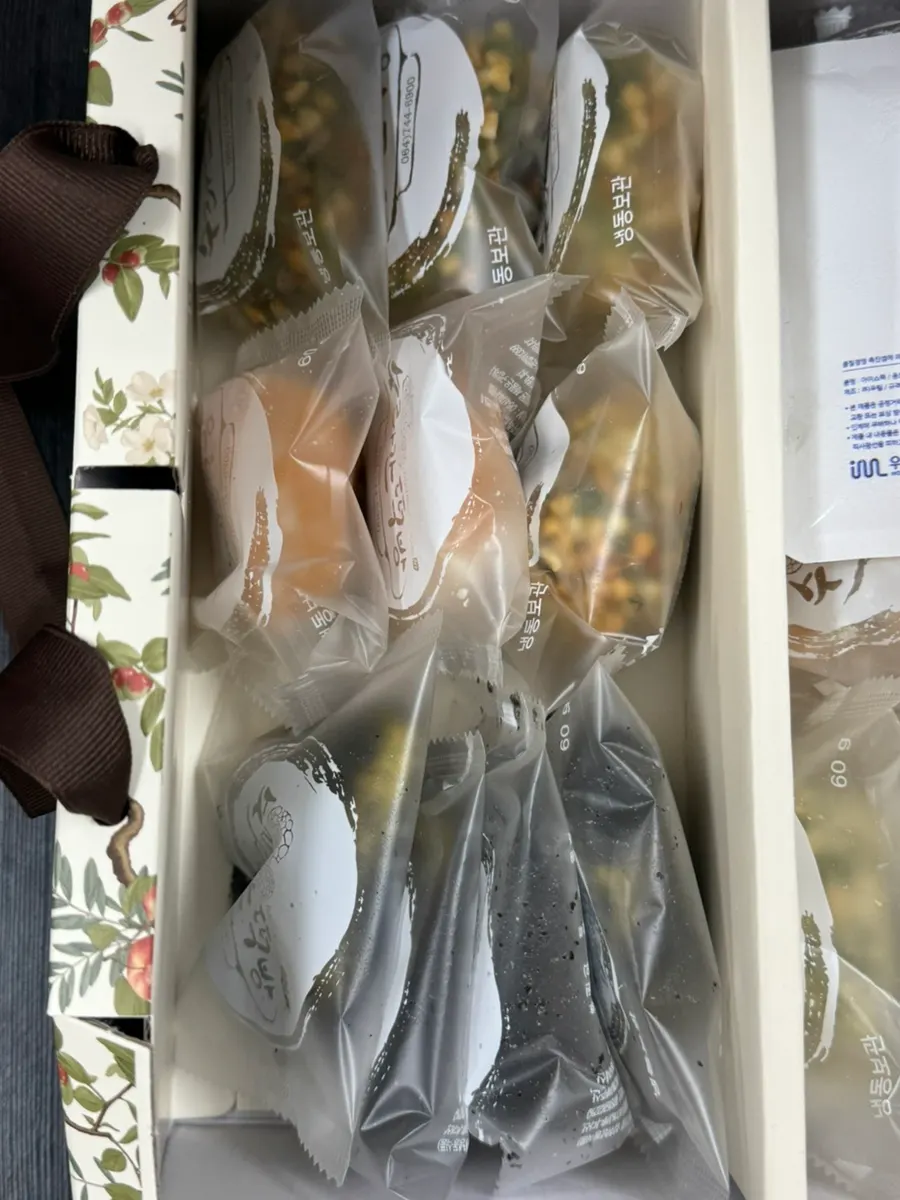 Omegi-tteok box packed for shipping
