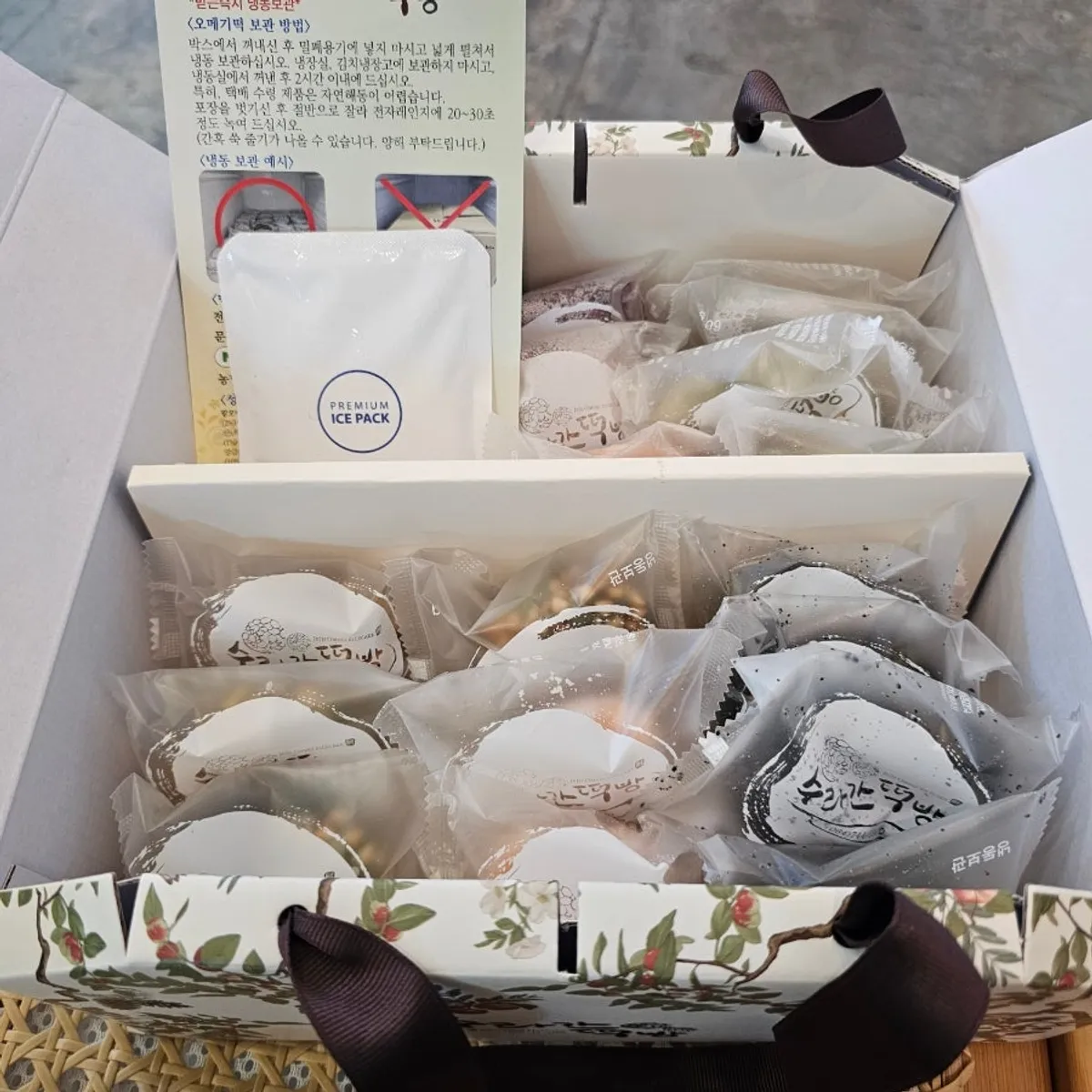Jeju Suragan Tteokbang omegi-tteok gift box