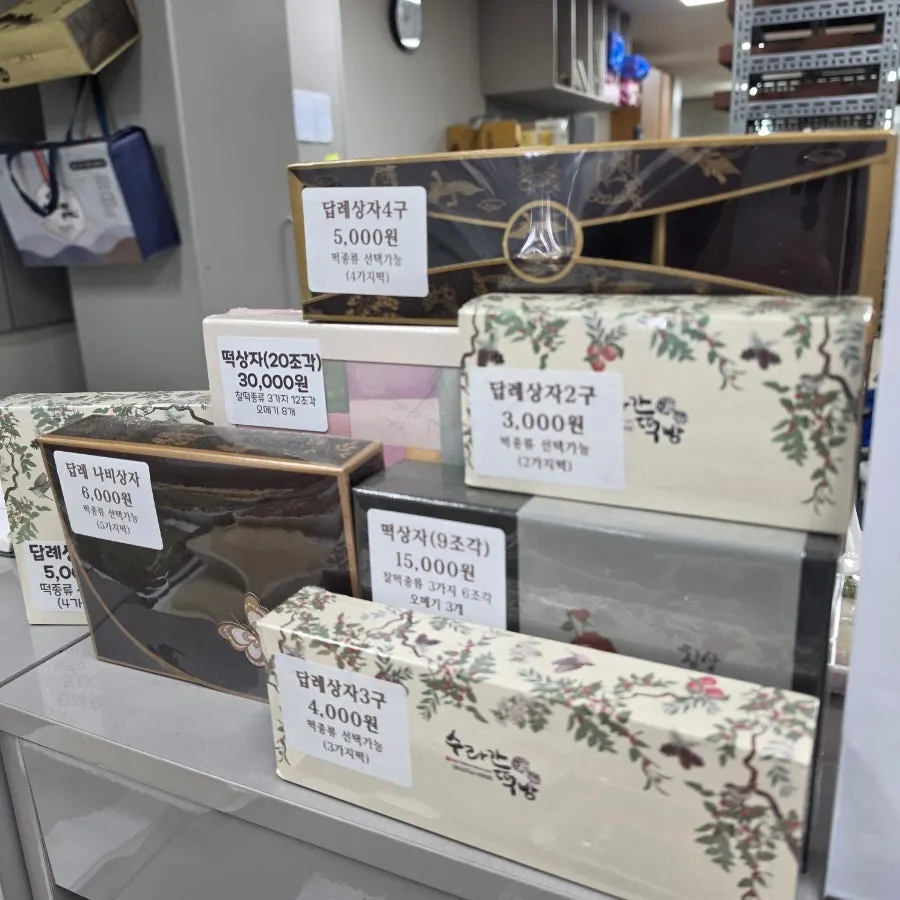 Multiple types of rice cake on the shop shelves