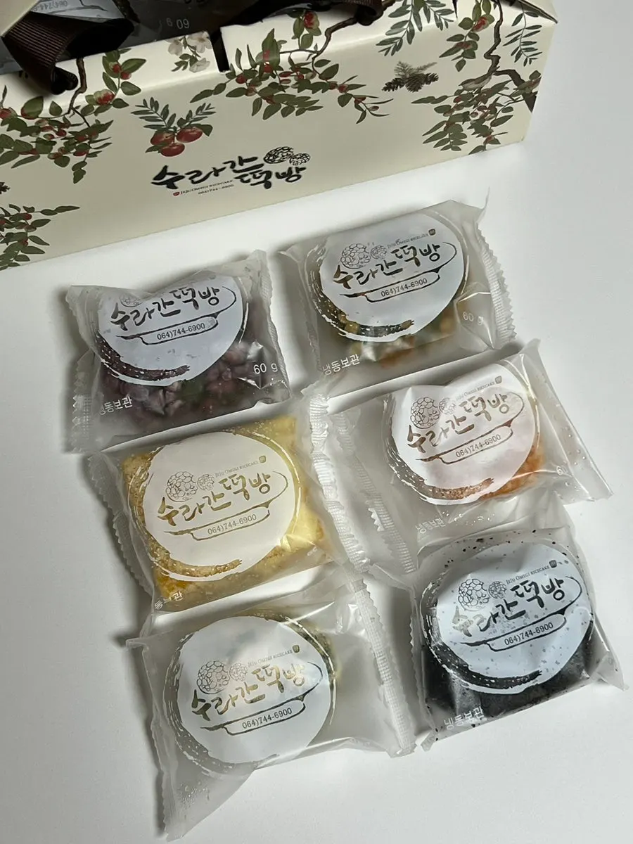 Individually wrapped omegi-tteok in tangerine, barley, soybean powder, nut, red bean, and black sesame flavors