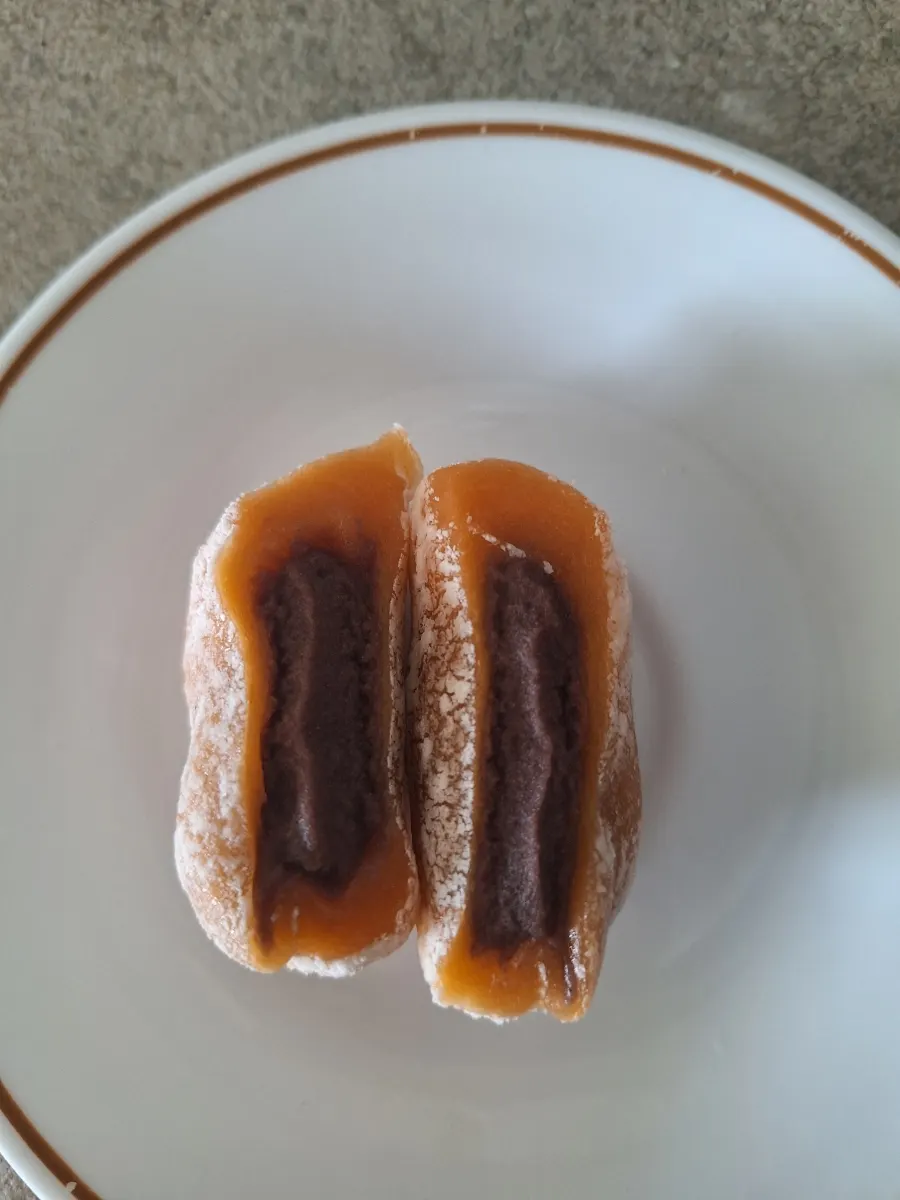Cross-section of the refreshing tangerine omegi-tteok