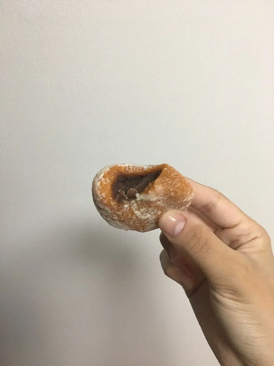 가운데 팥이 들어간 오메기떡 단면