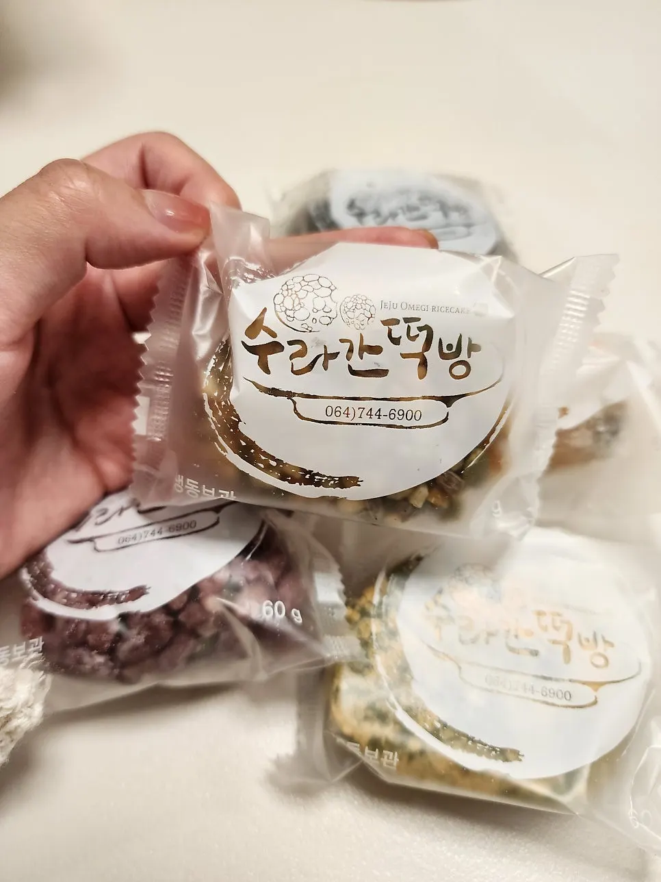 귤·흑임자·콩가루·팥 오메기떡 네 가지 맛