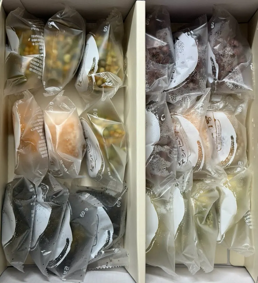 Opening the box of 20 omegi-tteok gift pieces