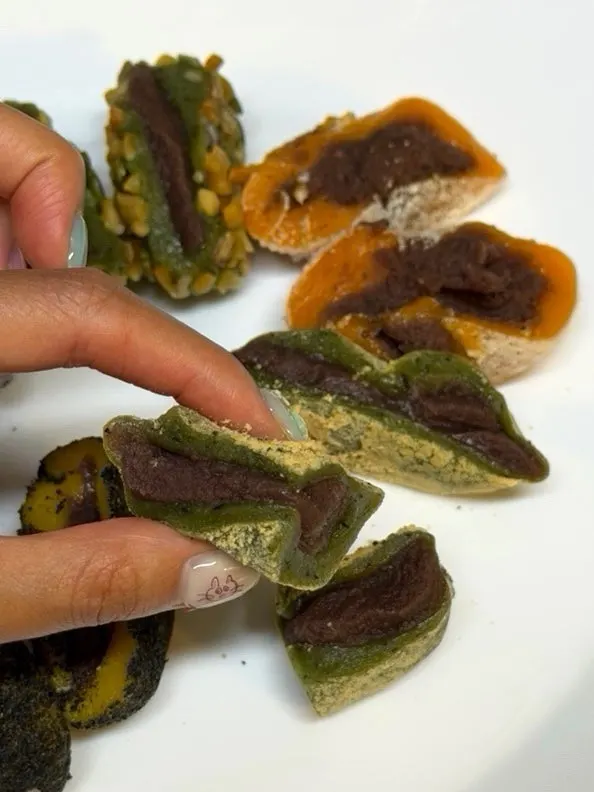 Cross-section of stretchy omegi-tteok