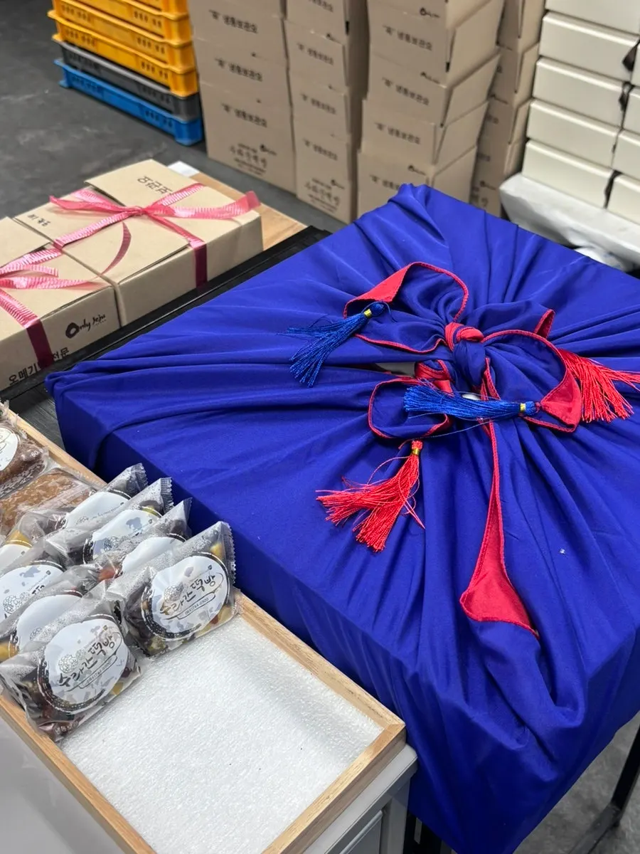 Bojagi wrapping for holiday gifts