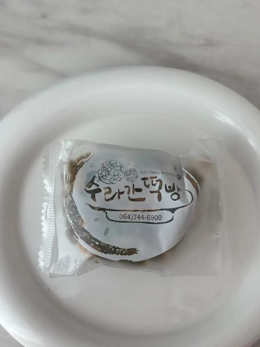 A single omegi-tteok coated in red bean powder