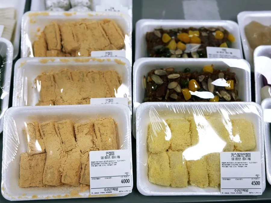 Individual and boxed omegi-tteok options
