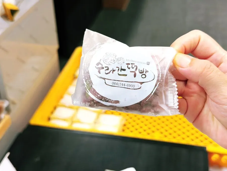 Classic omegi-tteok coated in whole red-bean pieces