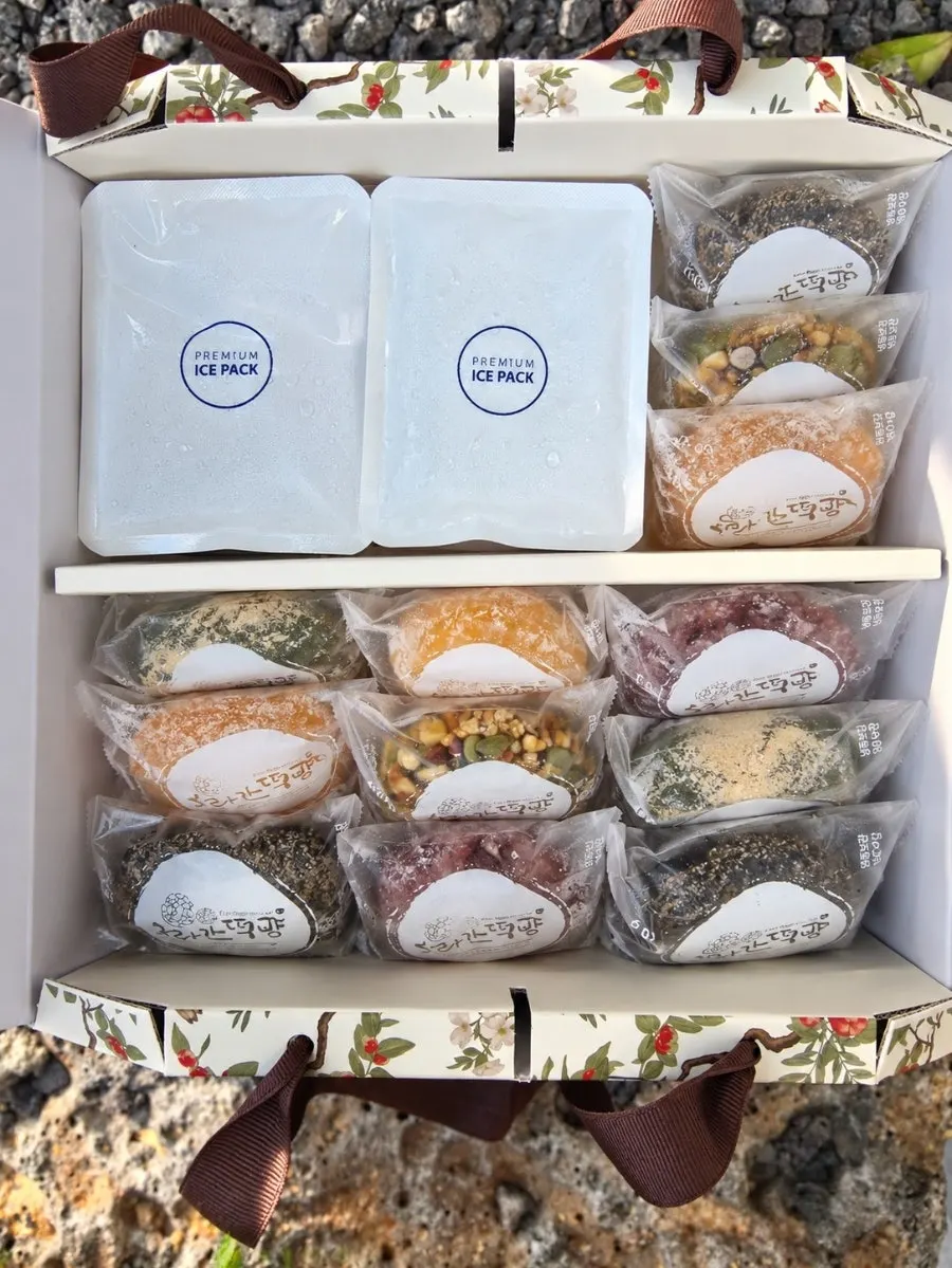 A box of omegi-tteok held at the end of a Jeju trip