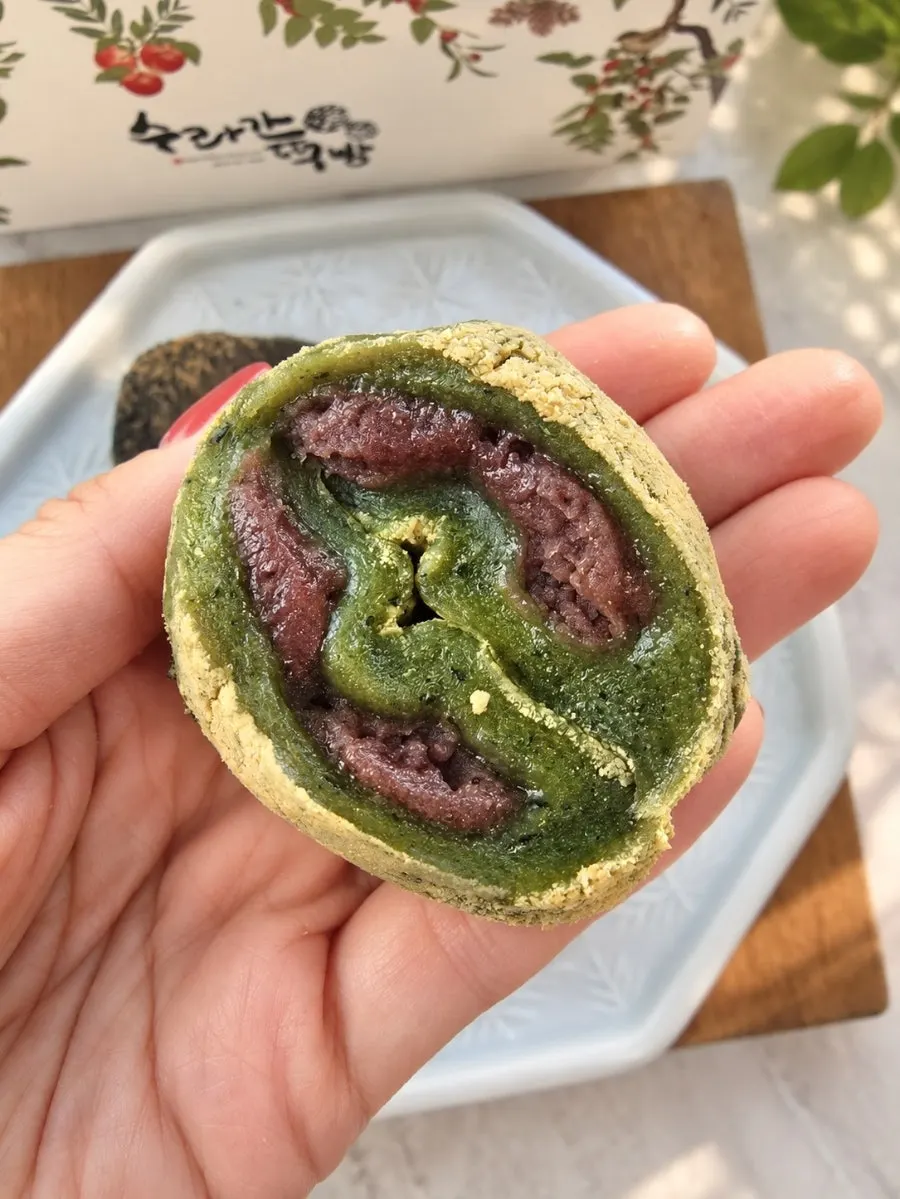 Omegi-tteok with red bean filling cut in half