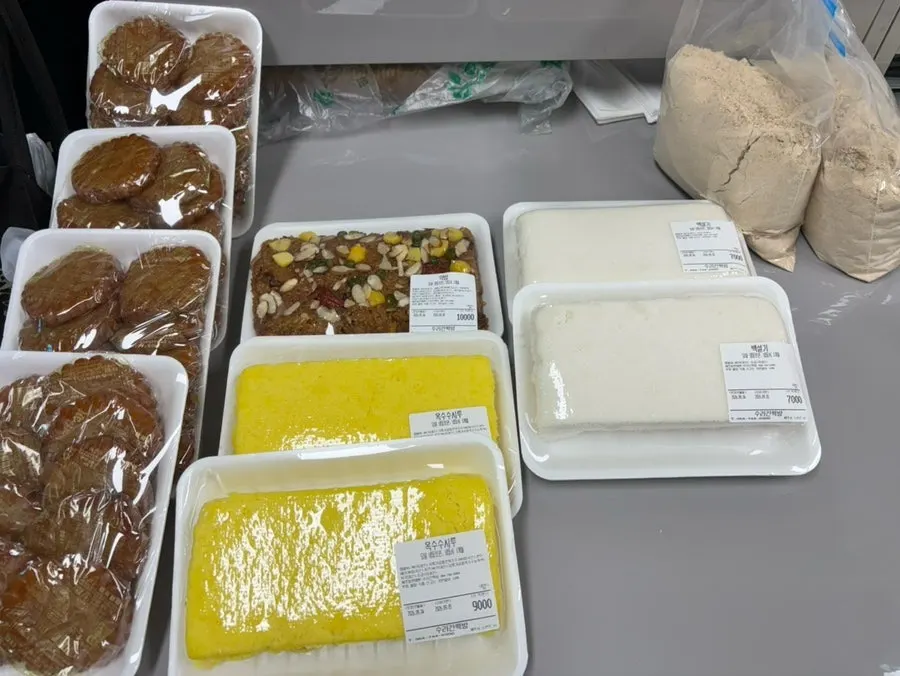 Various kinds of omegi-tteok