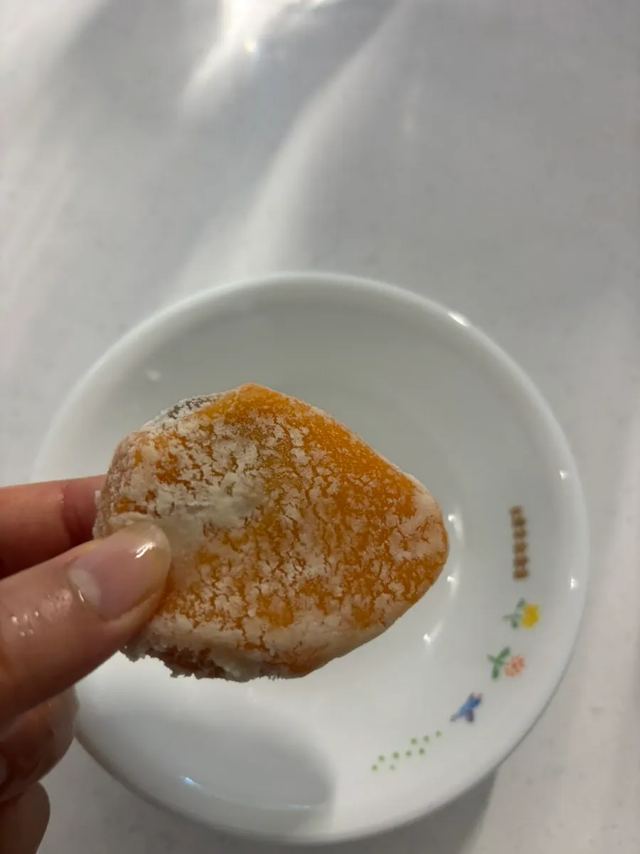 Tangerine omegi-tteok before natural thawing