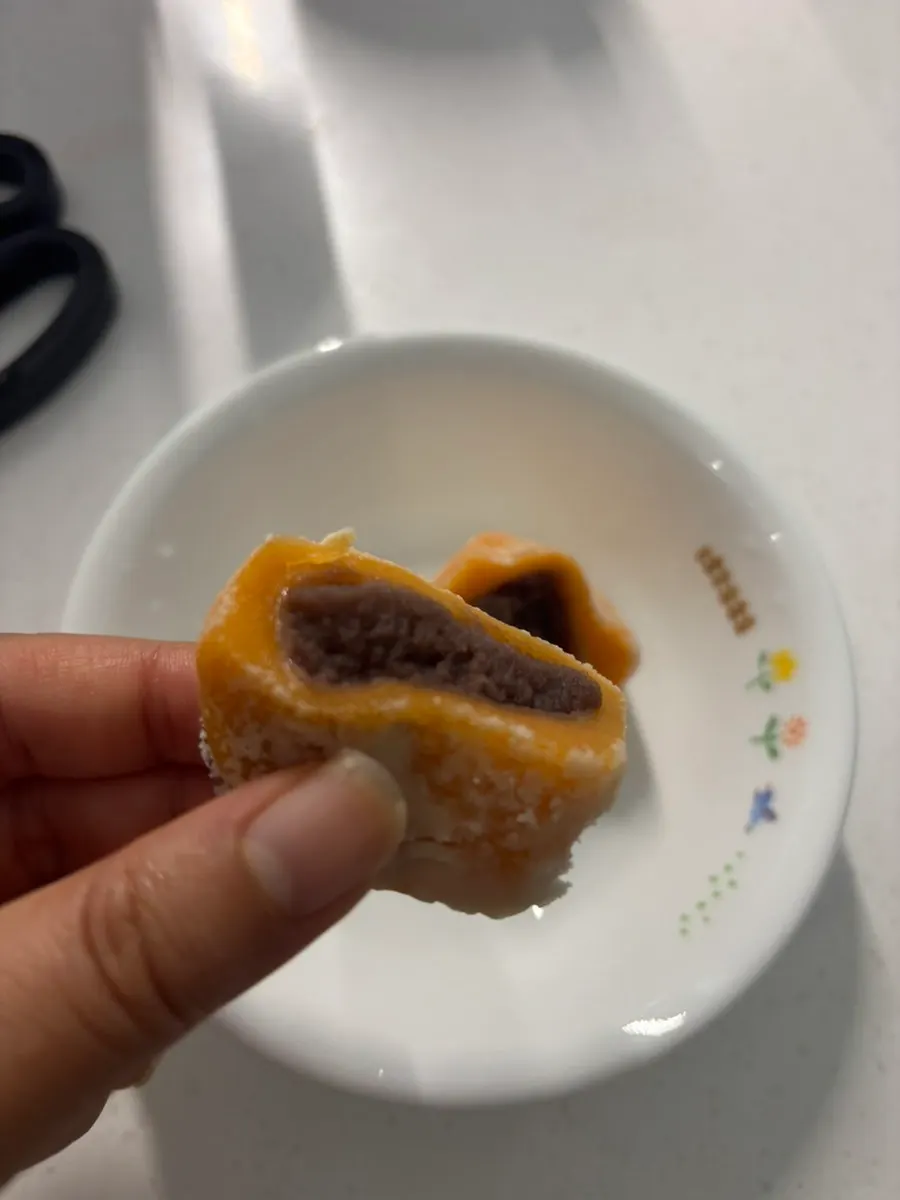 Tangerine omegi-tteok filled with red beans