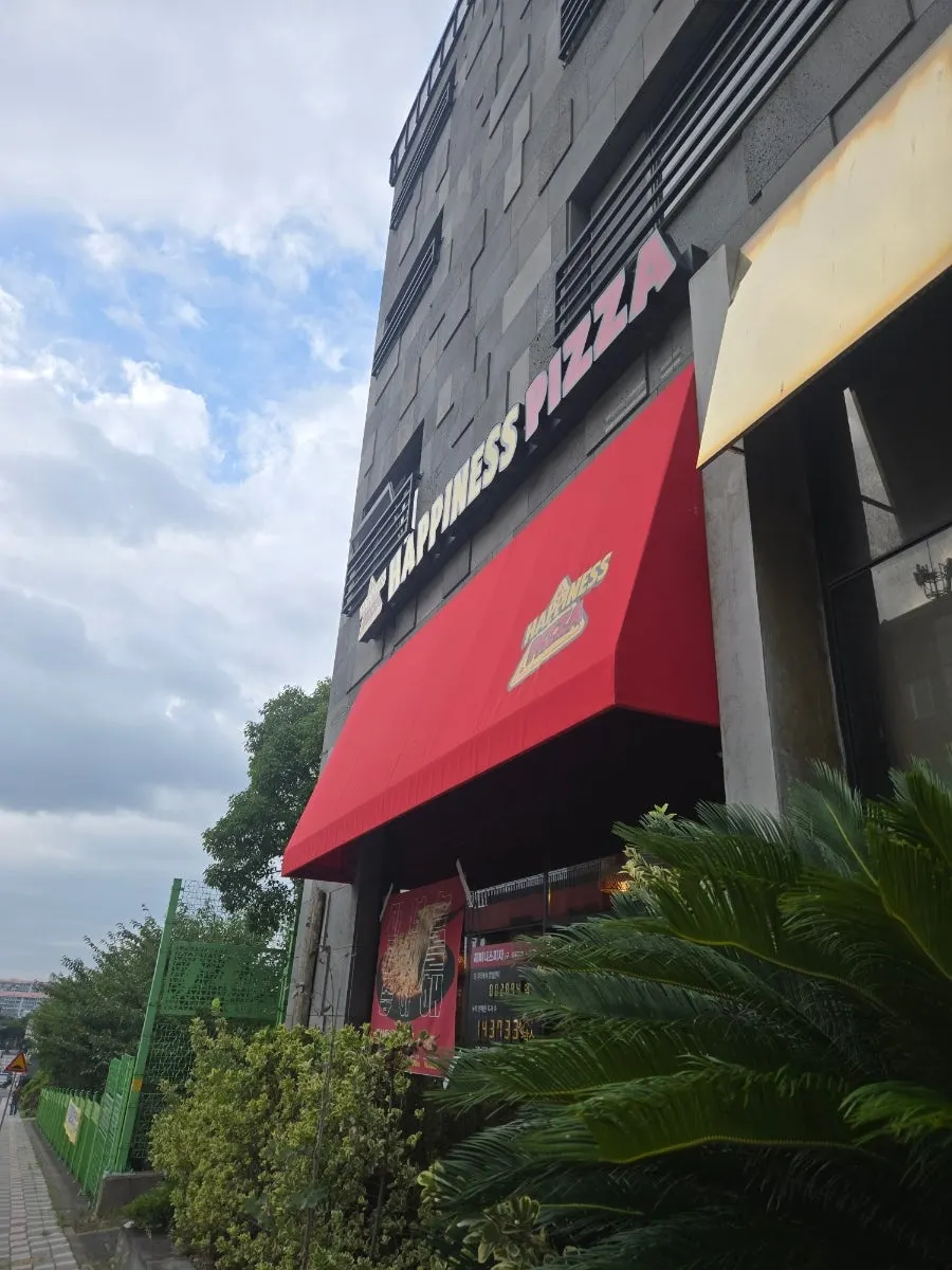 Restaurant location near the Halla University bus stop