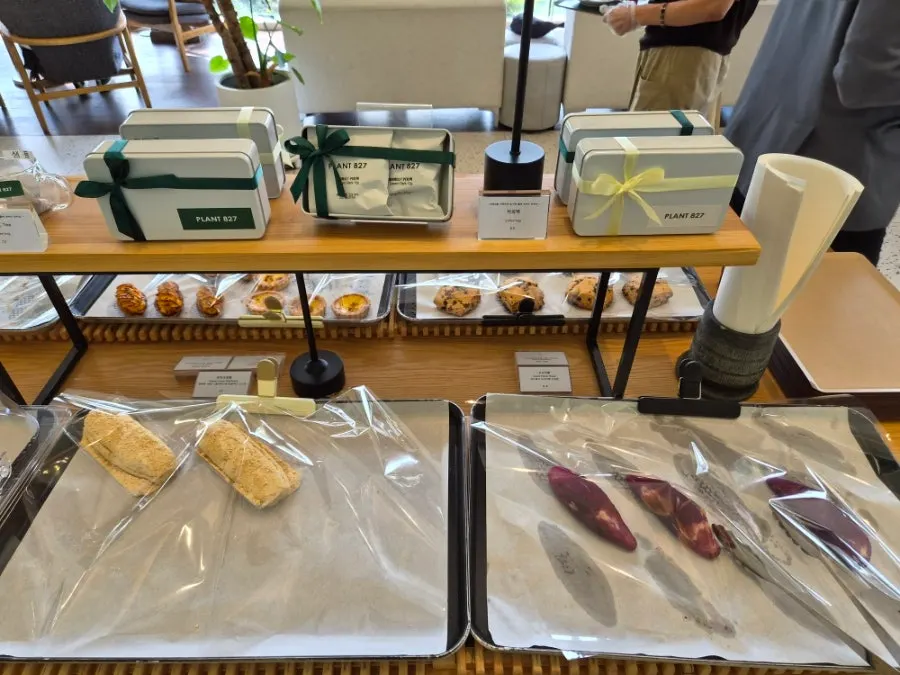 Long sausage bread and tarts on the bakery counter