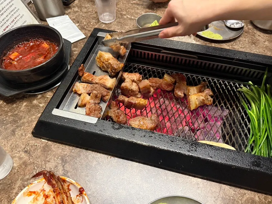 A grilled piece of meat with mel jeot