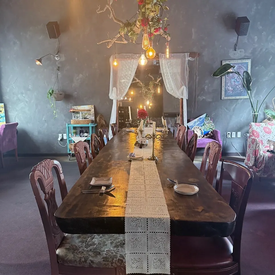 Interior seating layout at Pyeongdae Alhi